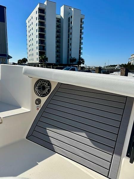 27' 2023 Pathfinder 2700