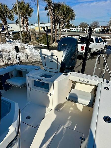 27' 2023 Pathfinder 2700