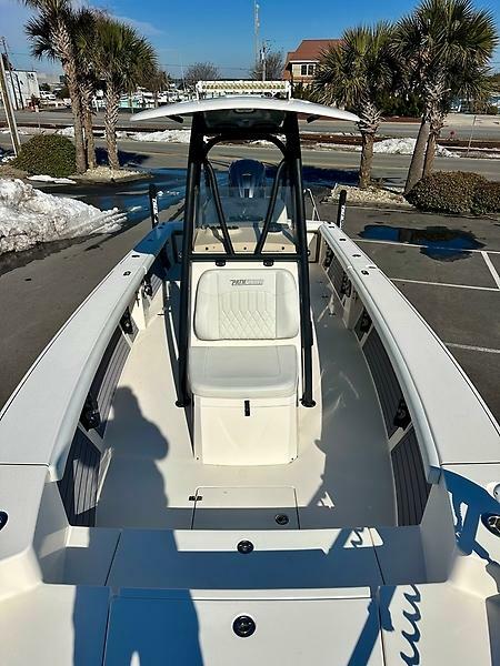 27' 2023 Pathfinder 2700