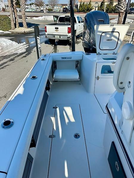 27' 2023 Pathfinder 2700