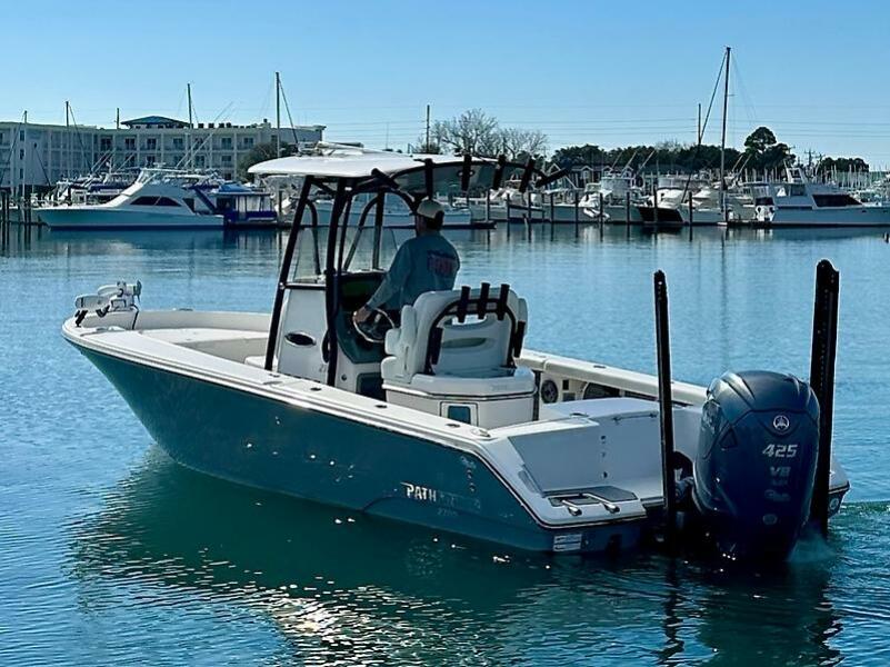 27' 2023 Pathfinder 2700