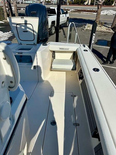 27' 2023 Pathfinder 2700