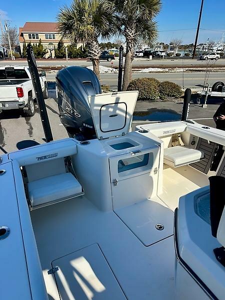 27' 2023 Pathfinder 2700