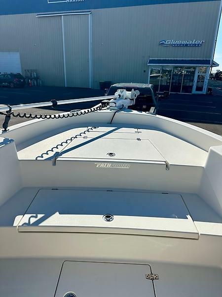27' 2023 Pathfinder 2700