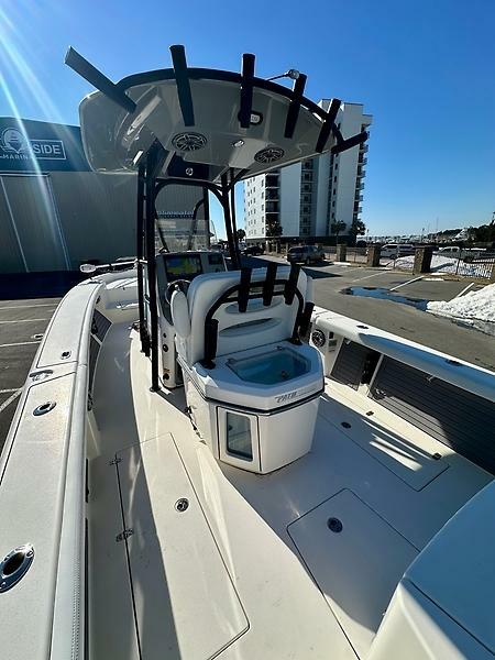 27' 2023 Pathfinder 2700