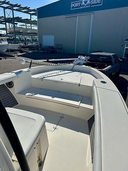 27' 2023 Pathfinder 2700