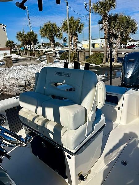 27' 2023 Pathfinder 2700