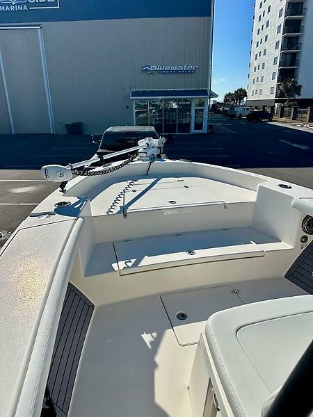 27' 2023 Pathfinder 2700