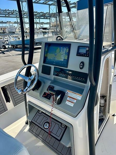 27' 2023 Pathfinder 2700