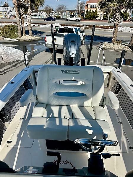 27' 2023 Pathfinder 2700