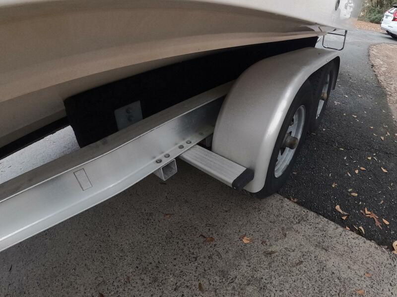 23' 2001 Grady-White Gulfstream 232