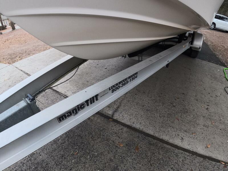 23' 2001 Grady-White Gulfstream 232