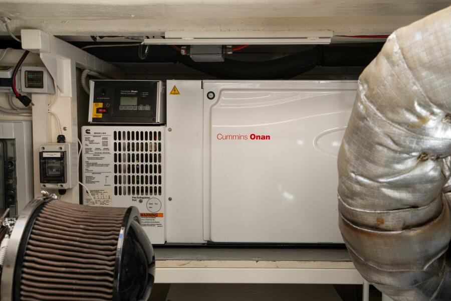 45' 2018 Ferretti Yachts 450 Fly