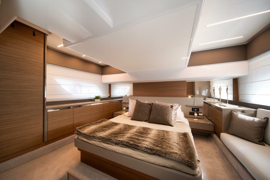 45' 2018 Ferretti Yachts 450 Fly