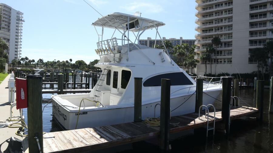 38' 2005 Luhrs 