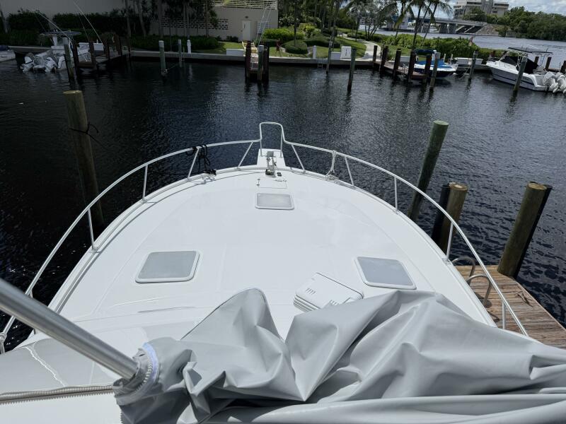 38' 2005 Luhrs 