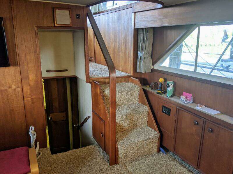 46' Chris Craft 1986 Lower Saloon