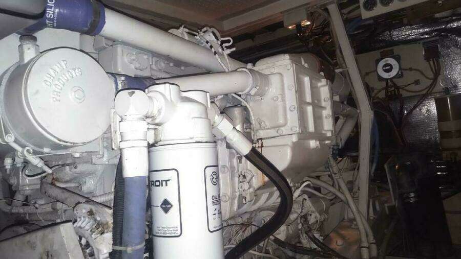 46' Chris Craft 1986 Engineroom