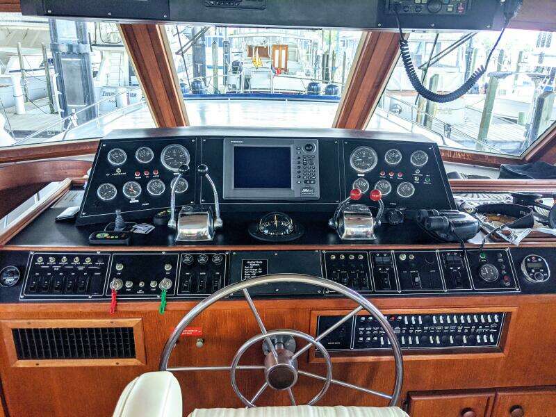 46' Chris Craft 1986 Lower Helm