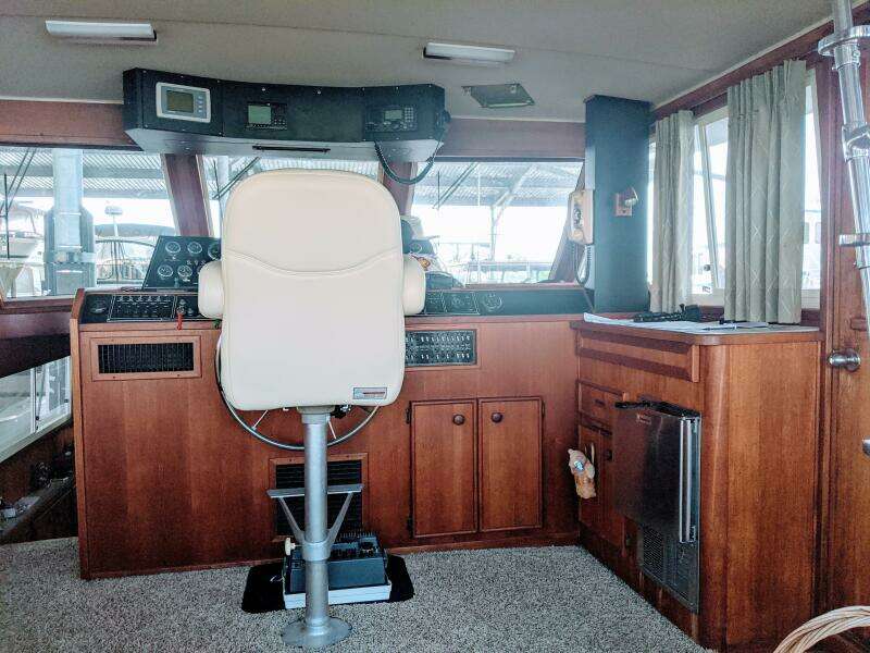 46' Chris Craft 1986 Lower Helm
