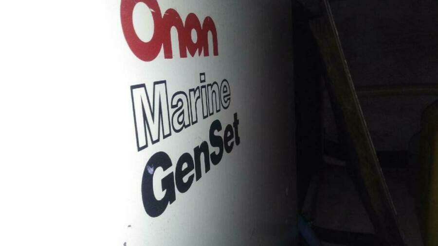 46' Chris Craft 1986 Engineroom