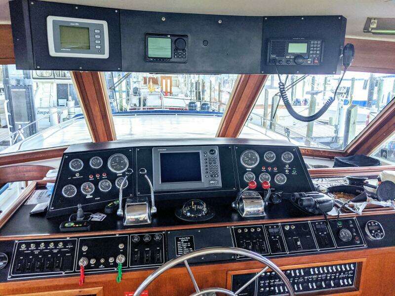 46' Chris Craft 1986 Lower Helm