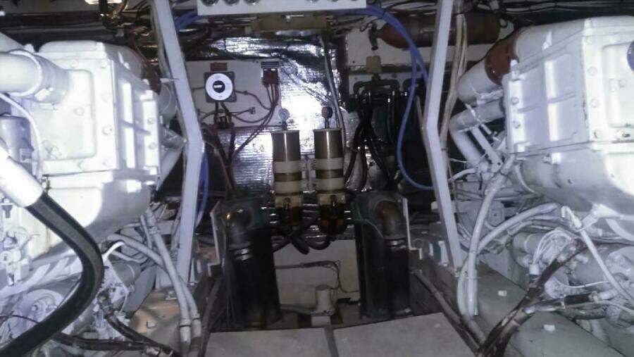 46' Chris Craft 1986 Engineroom