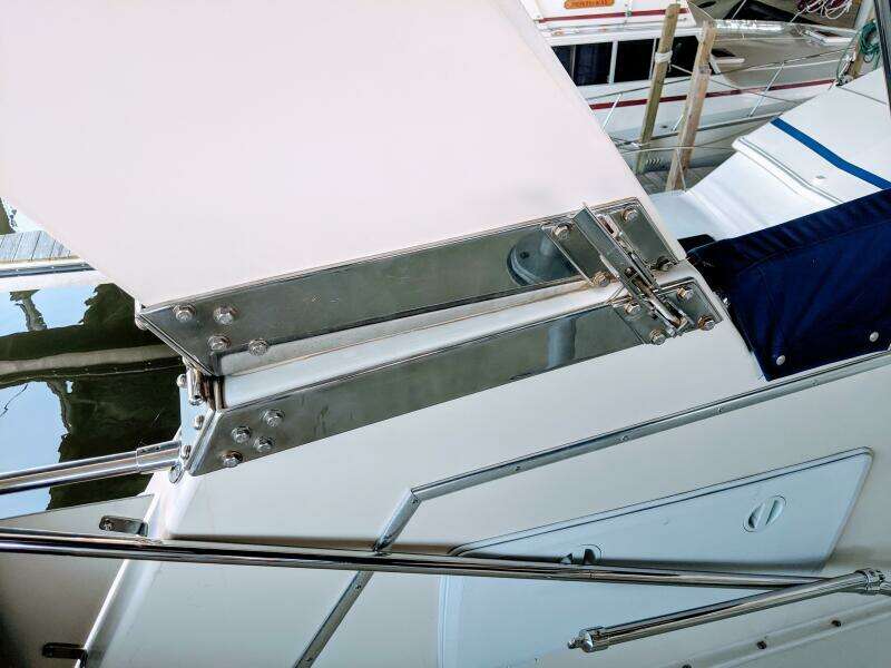 46' Chris Craft 1986 Folding Arch