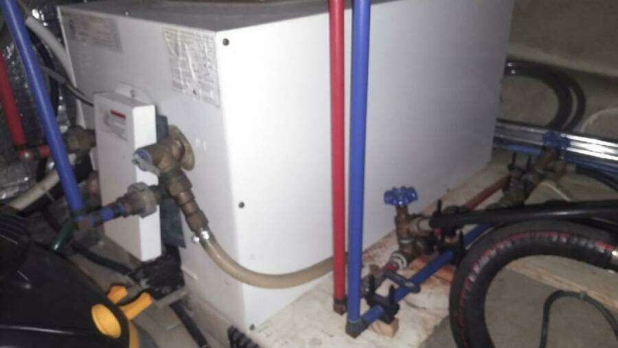 46' Chris Craft 1986 Engineroom