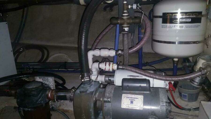 46' Chris Craft 1986 Engineroom