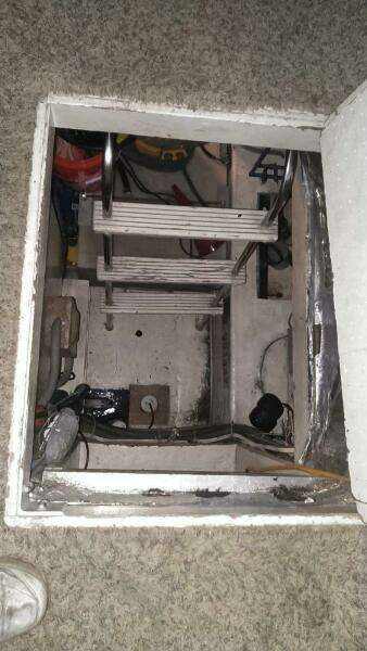 46' Chris Craft 1986 Engineroom