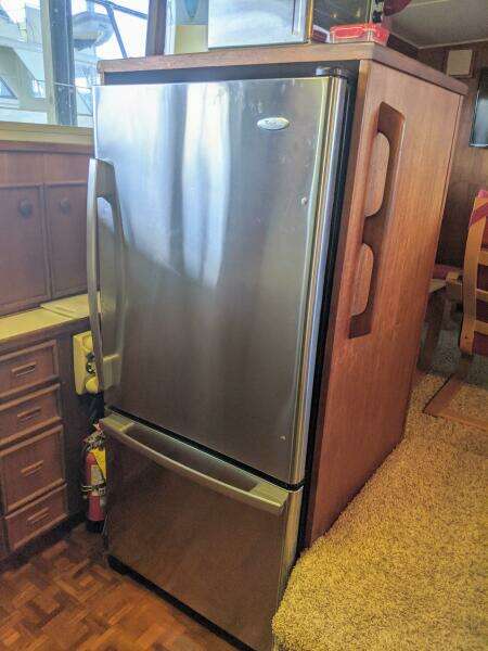 46' Chris Craft 1986 Galley