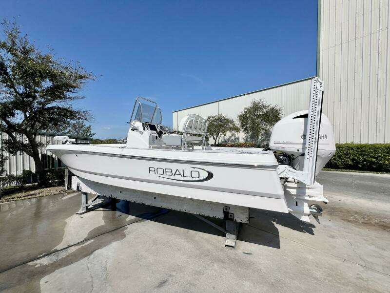 20ft Robalo Yacht For Sale