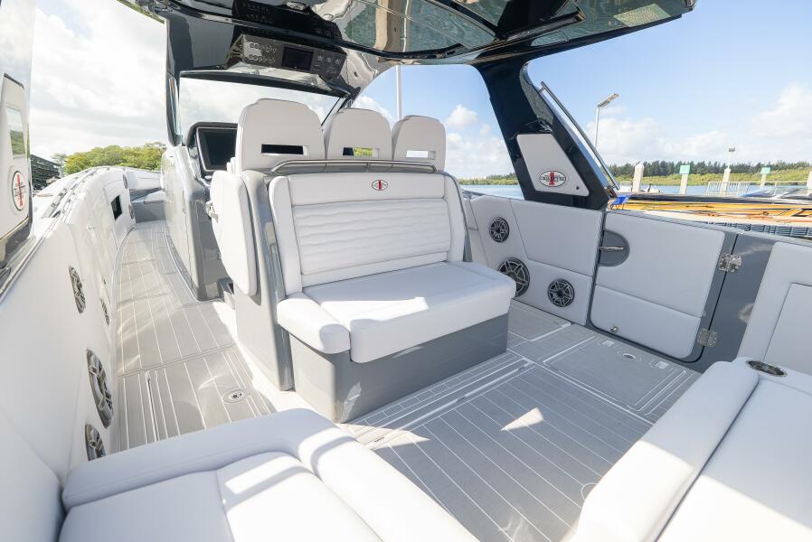 42' 2026 Cigarette 42’ Auroris