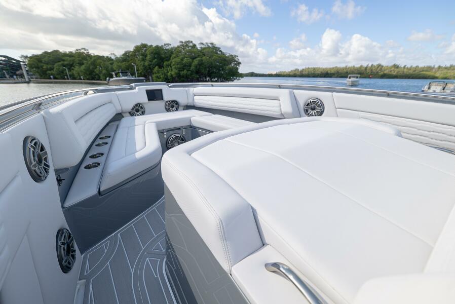 42' 2026 Cigarette 42’ Auroris