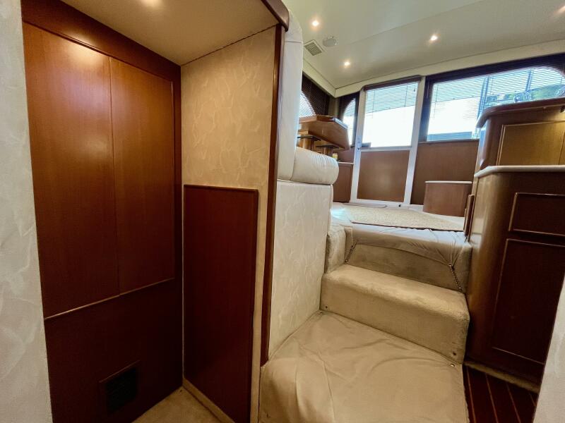 42' 1999 Post 42 Convertible