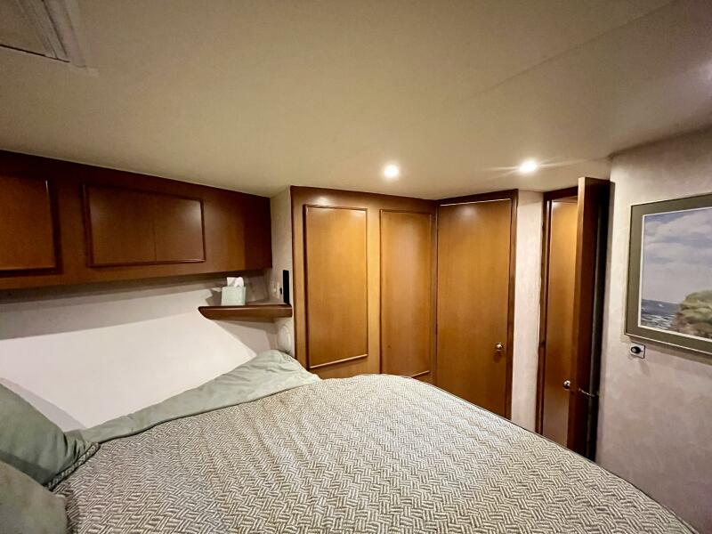 42' 1999 Post 42 Convertible