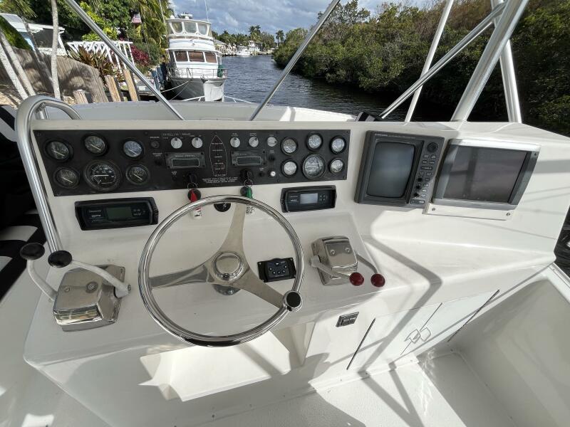 42' 1999 Post 42 Convertible