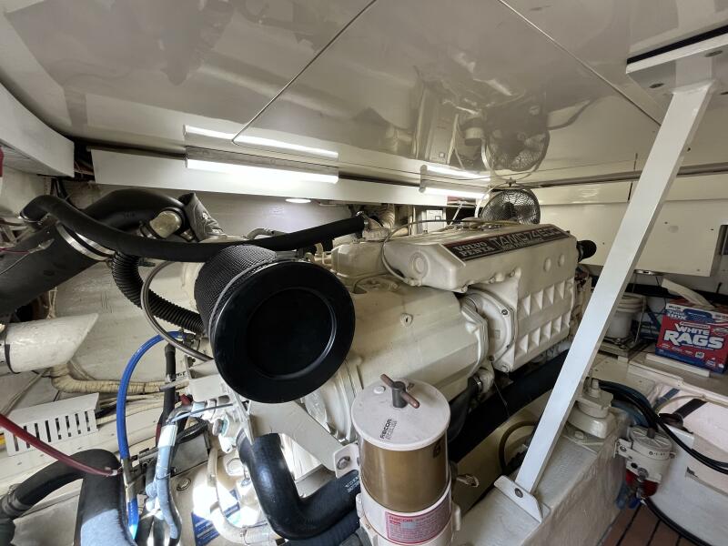 42' 1999 Post 42 Convertible