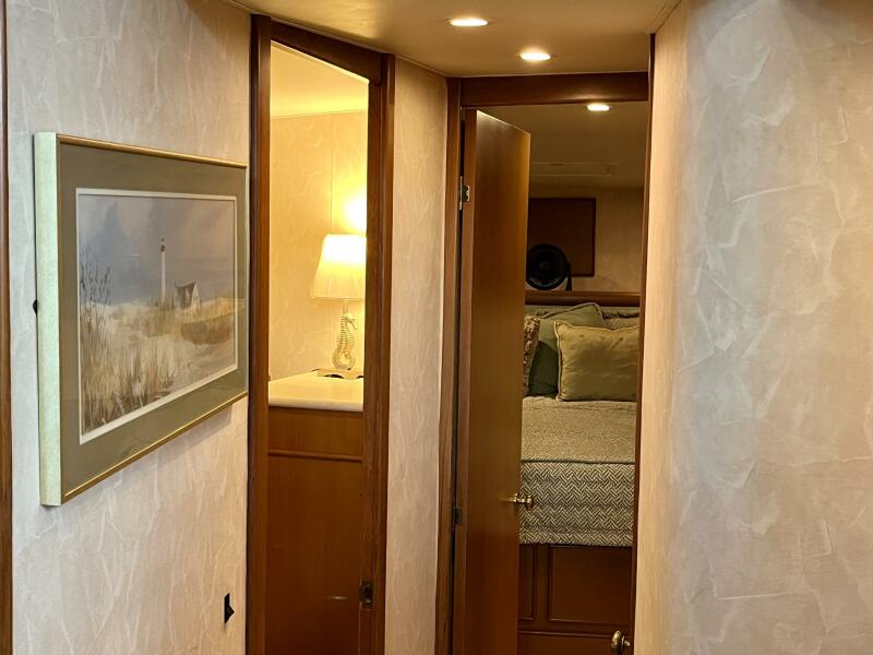 42' 1999 Post 42 Convertible