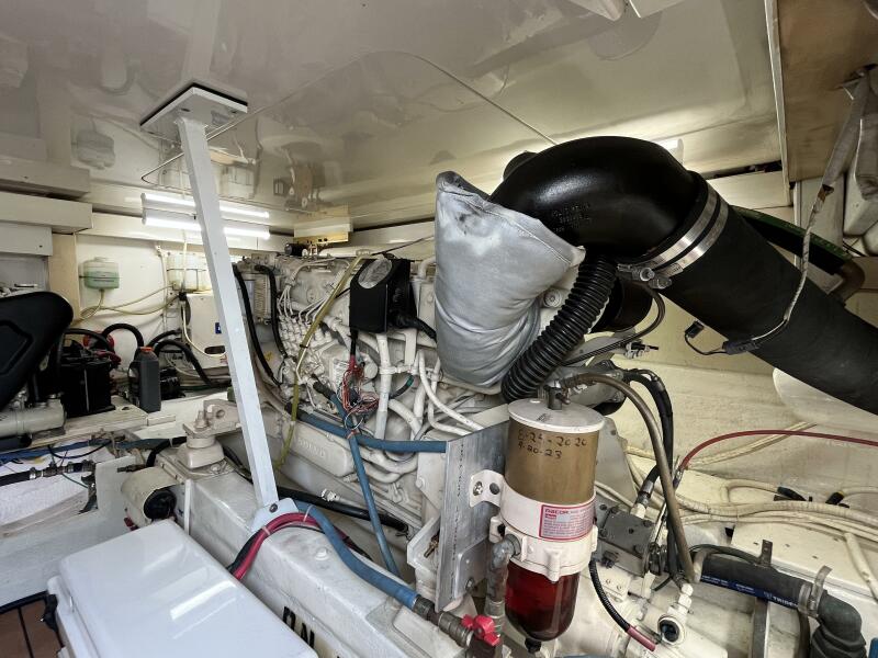 42' 1999 Post 42 Convertible