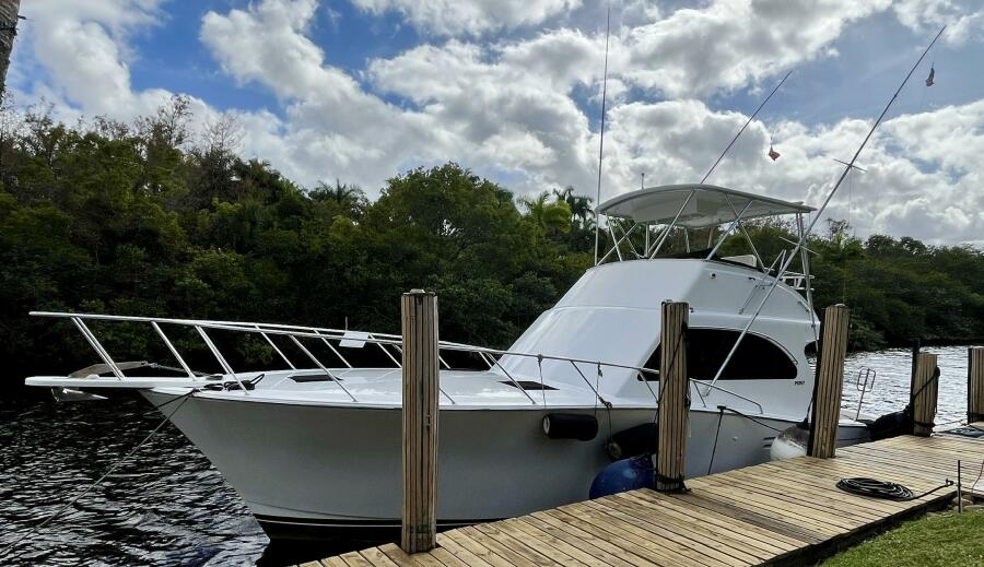 42' 1999 Post 42 Convertible