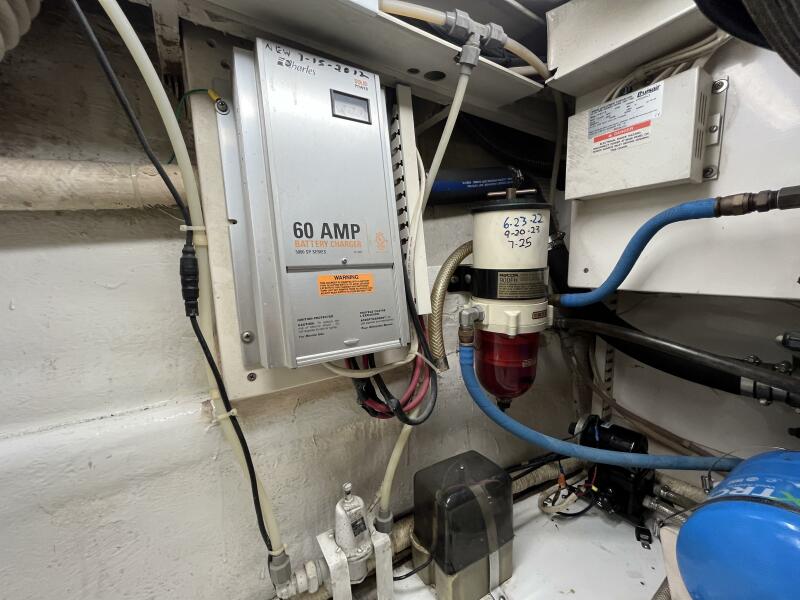 42' 1999 Post 42 Convertible