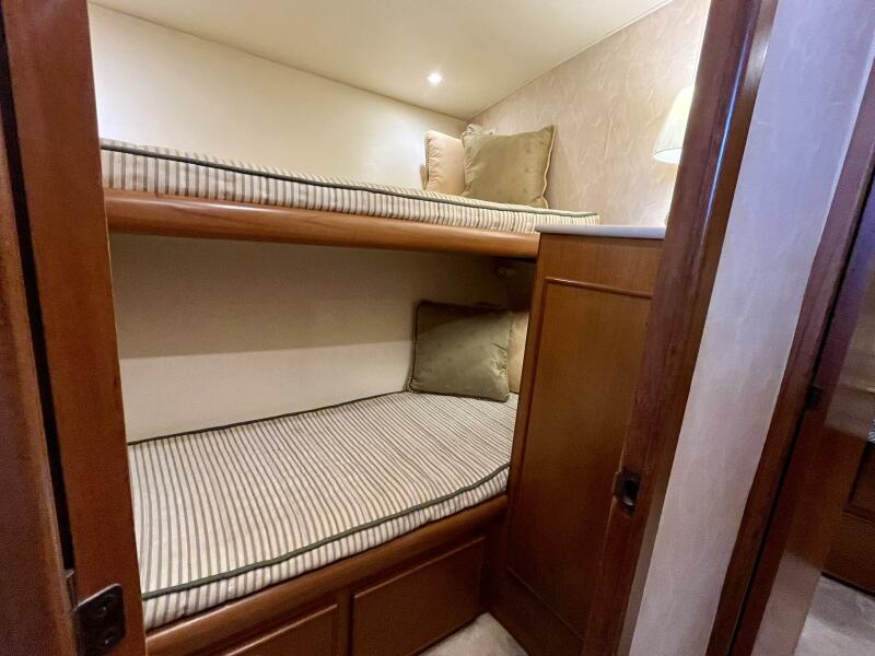 42' 1999 Post 42 Convertible