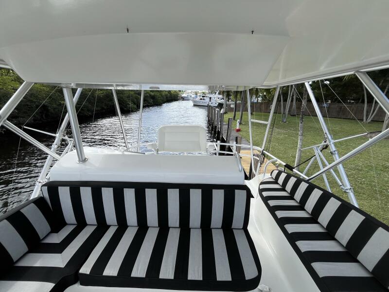 42' 1999 Post 42 Convertible