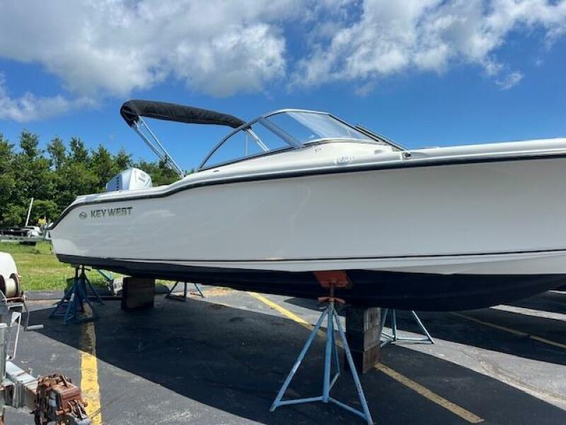 24' 2019 Key West 239 DFS