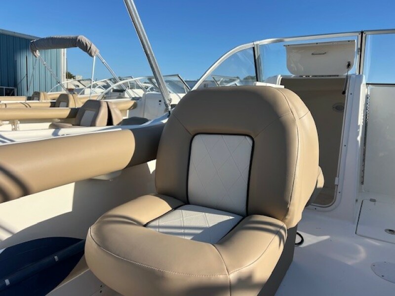 24' 2019 Key West 239 DFS