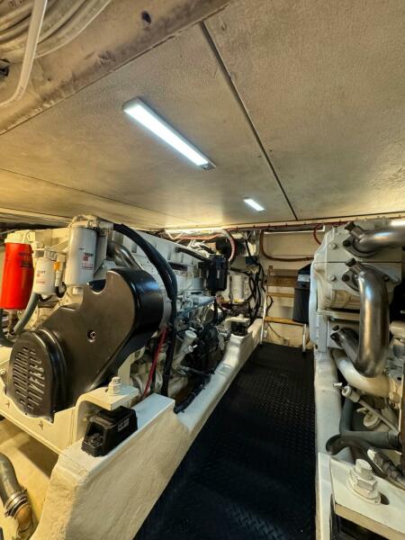 43' 2002 Riviera 43 Flybridge