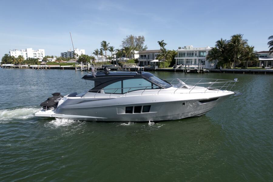 45' 2018 Cruisers 45 Cantius