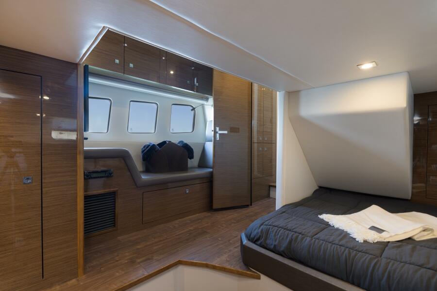 45' 2018 Cruisers 45 Cantius